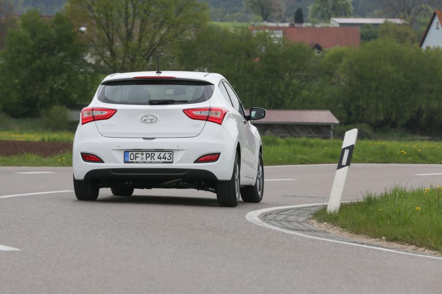  Hyundai i30 Coupe 2015 года  (фото 7 из 19)
